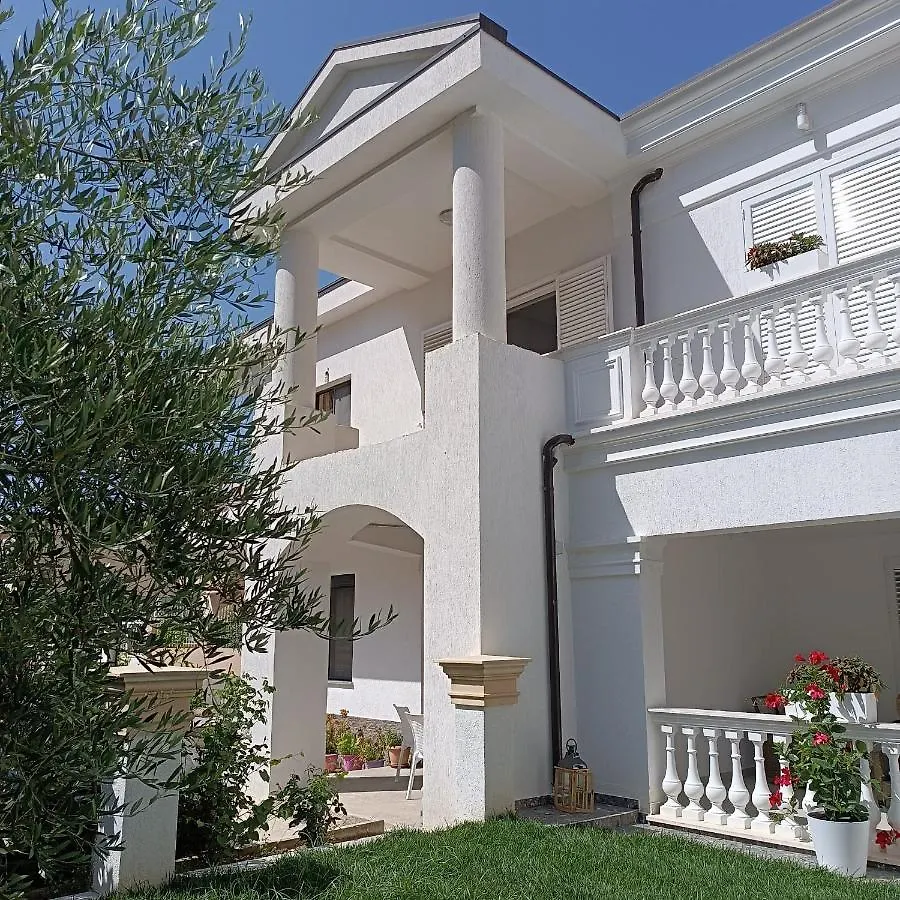 Villa Kurti Durres