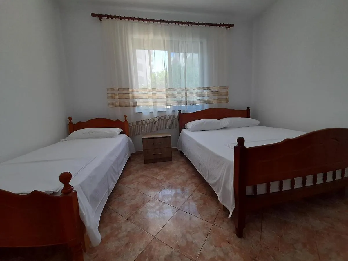 Villa Kurti Durres 0*,